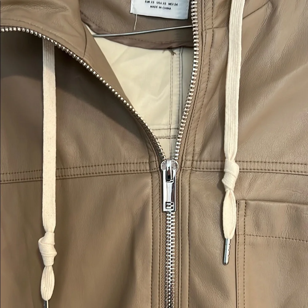 Zara Tan Windbreaker with Zip-Up Design and Elastic Cuffs - Picture 4 of 5